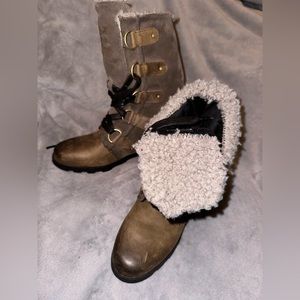 Sorel snow boots, brand new